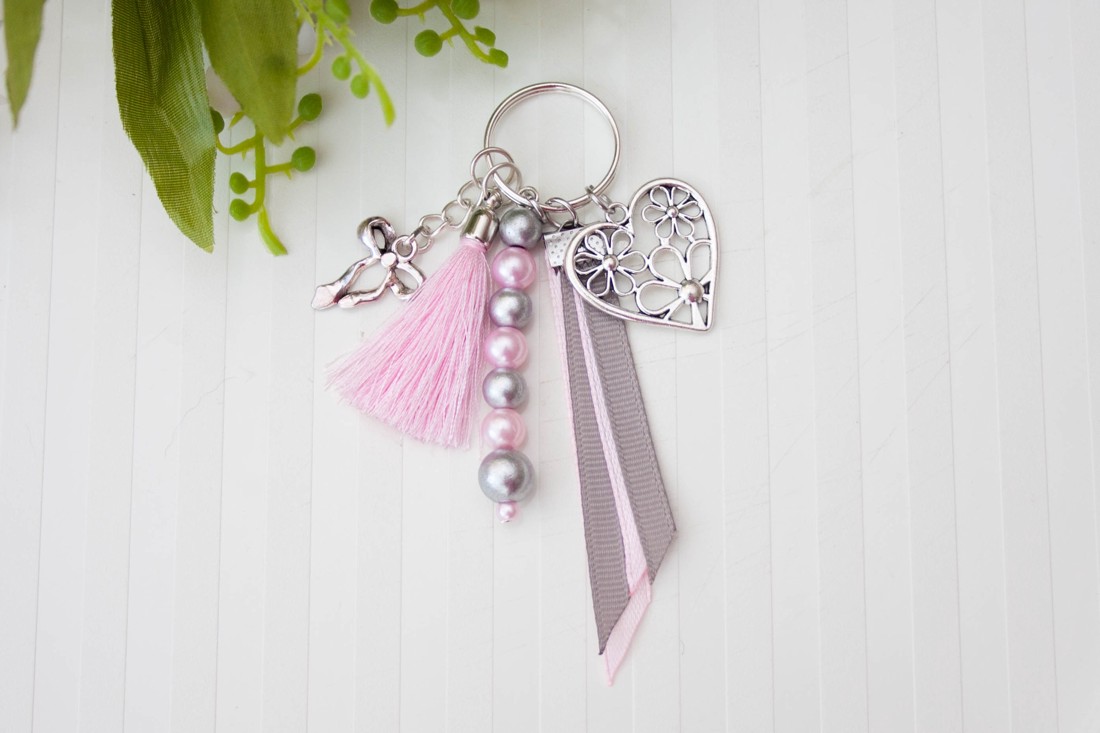 Breloc, ornament pentru geantă - Little hearts roz/gri - geantă și husă - accesorii genți - breloc - Artynos.ro