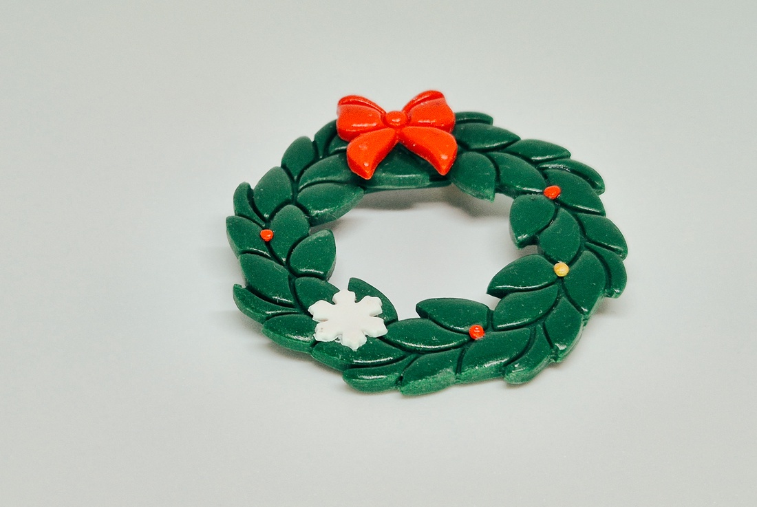 Brosa coronita - bijuterii - broșe - Artynos.ro