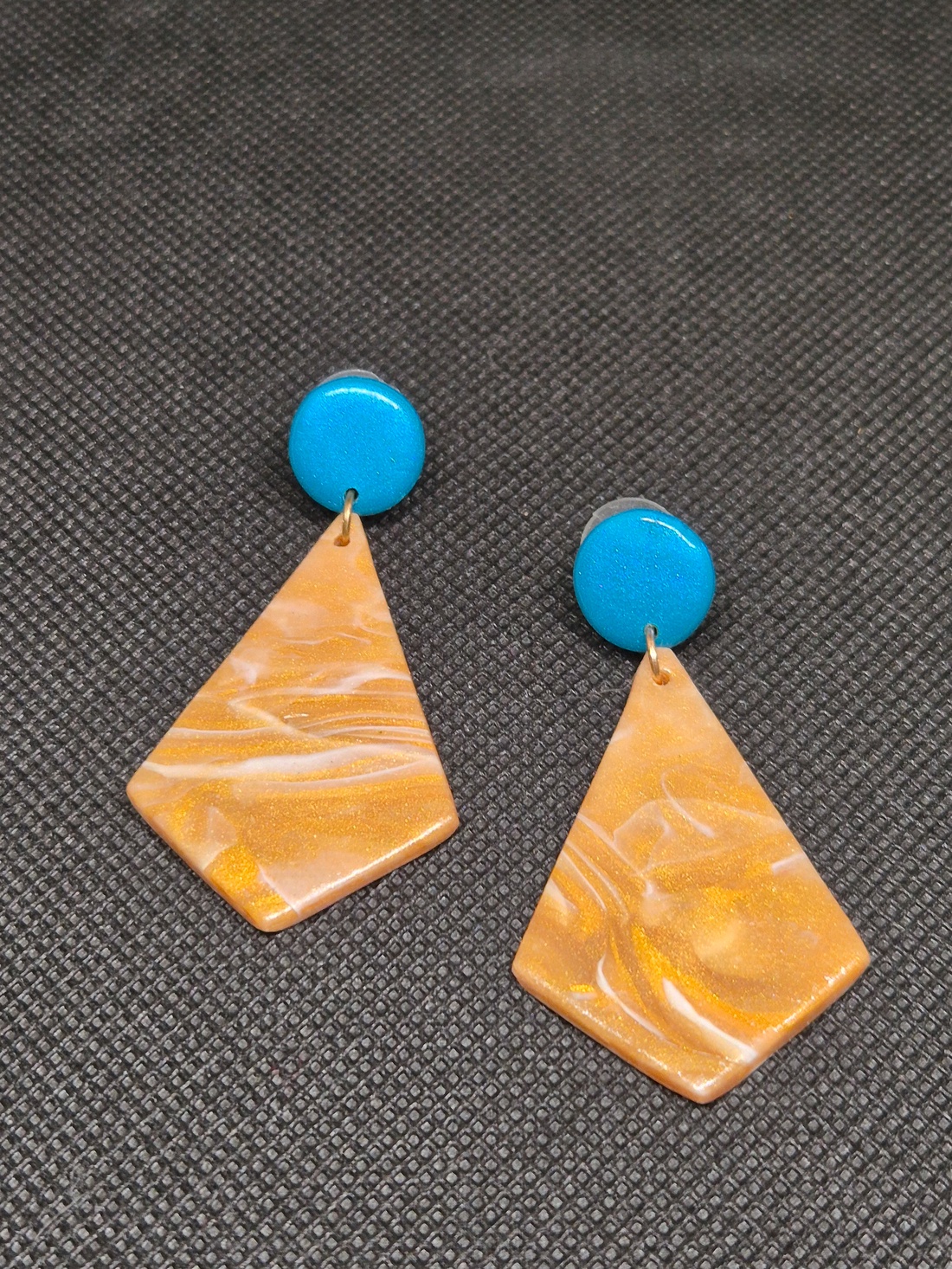 Cercei Cravată aurie - bijuterii - cercei - cercei lungi - Artynos.ro