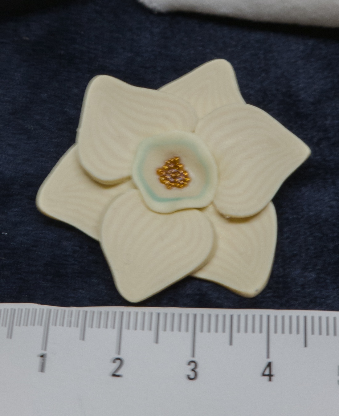 Broșă mărțișor Narcisă - bijuterii - broșe - Artynos.ro