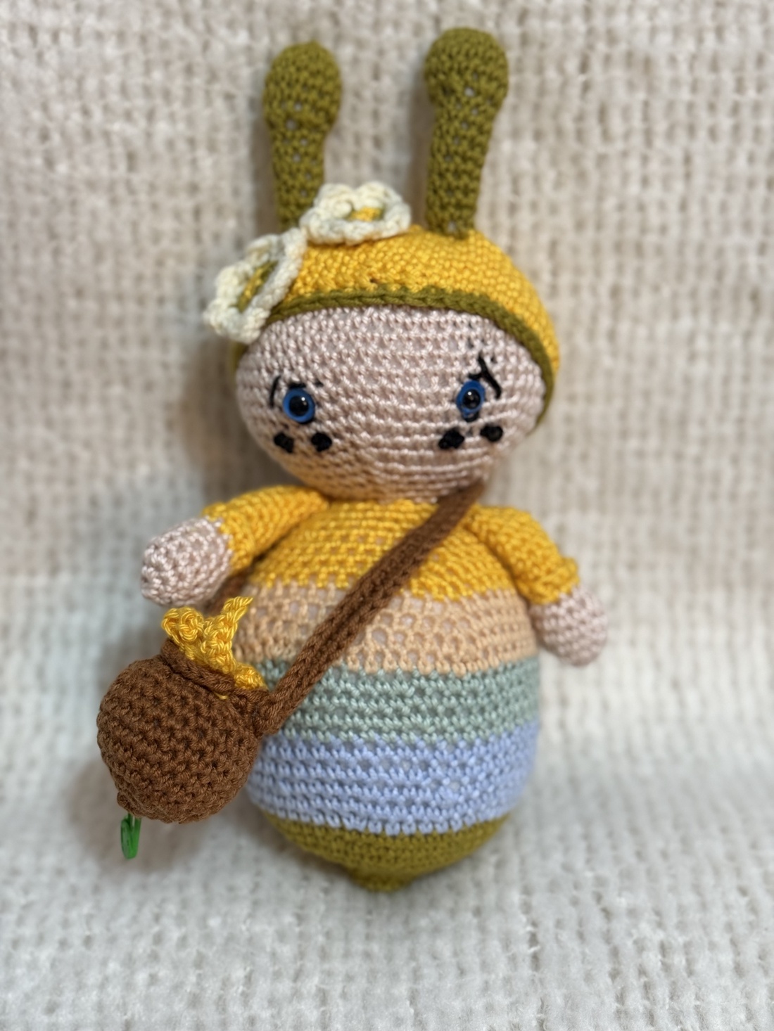 Jucărie Croșetată Albinuță - jucării și echipamente pentru copii - plușuri - figurine de pluș - Artynos.ro Jucărie Croșetată Albinuță - jucării și echipamente pentru copii - plușuri - figurine de pluș - Artynos.ro