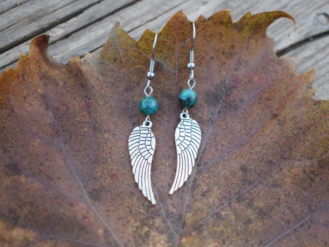 Cercei Aripi  Charm Metalic Argintiu si Pietre Semipretioase - bijuterii - cercei - cercei cu figurine - Artynos.ro