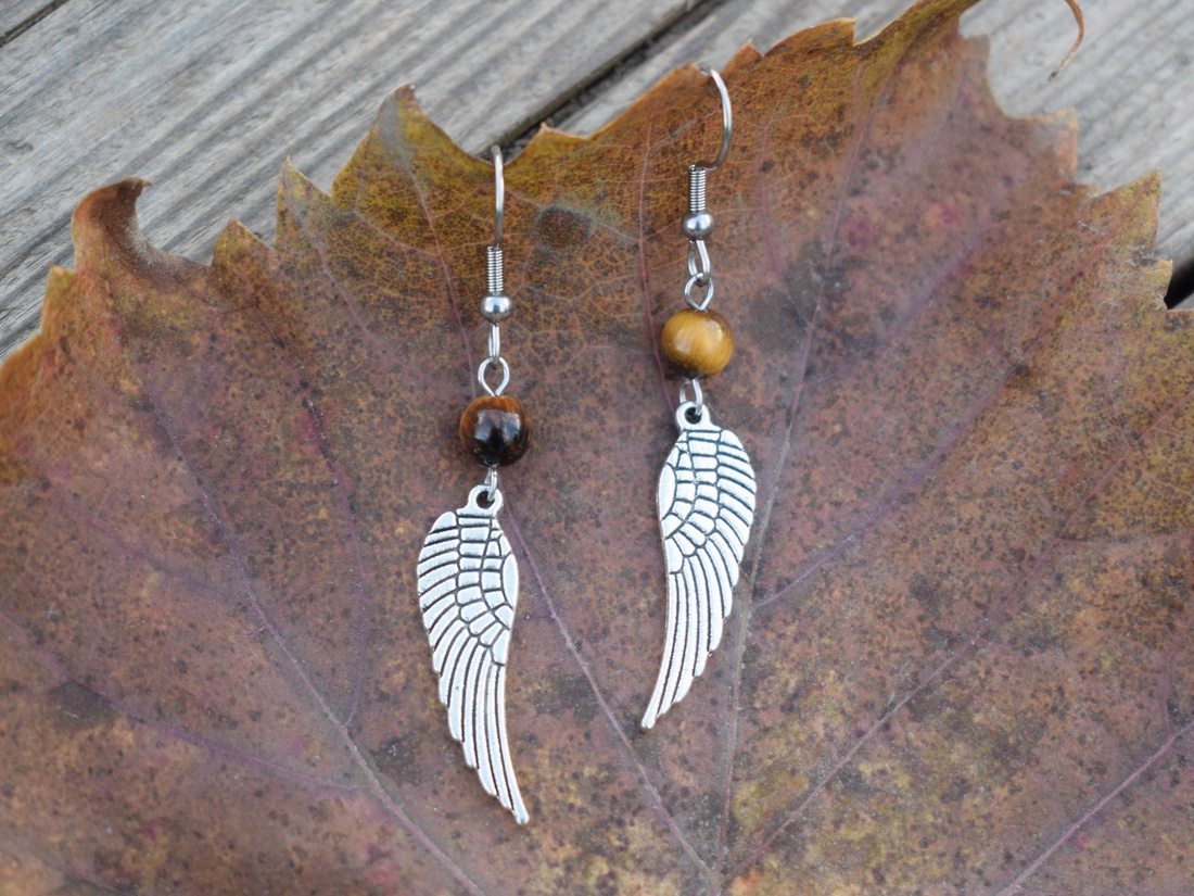 Cercei Aripi  Charm Metalic Argintiu si Pietre Semipretioase - bijuterii - cercei - cercei cu figurine - Artynos.ro