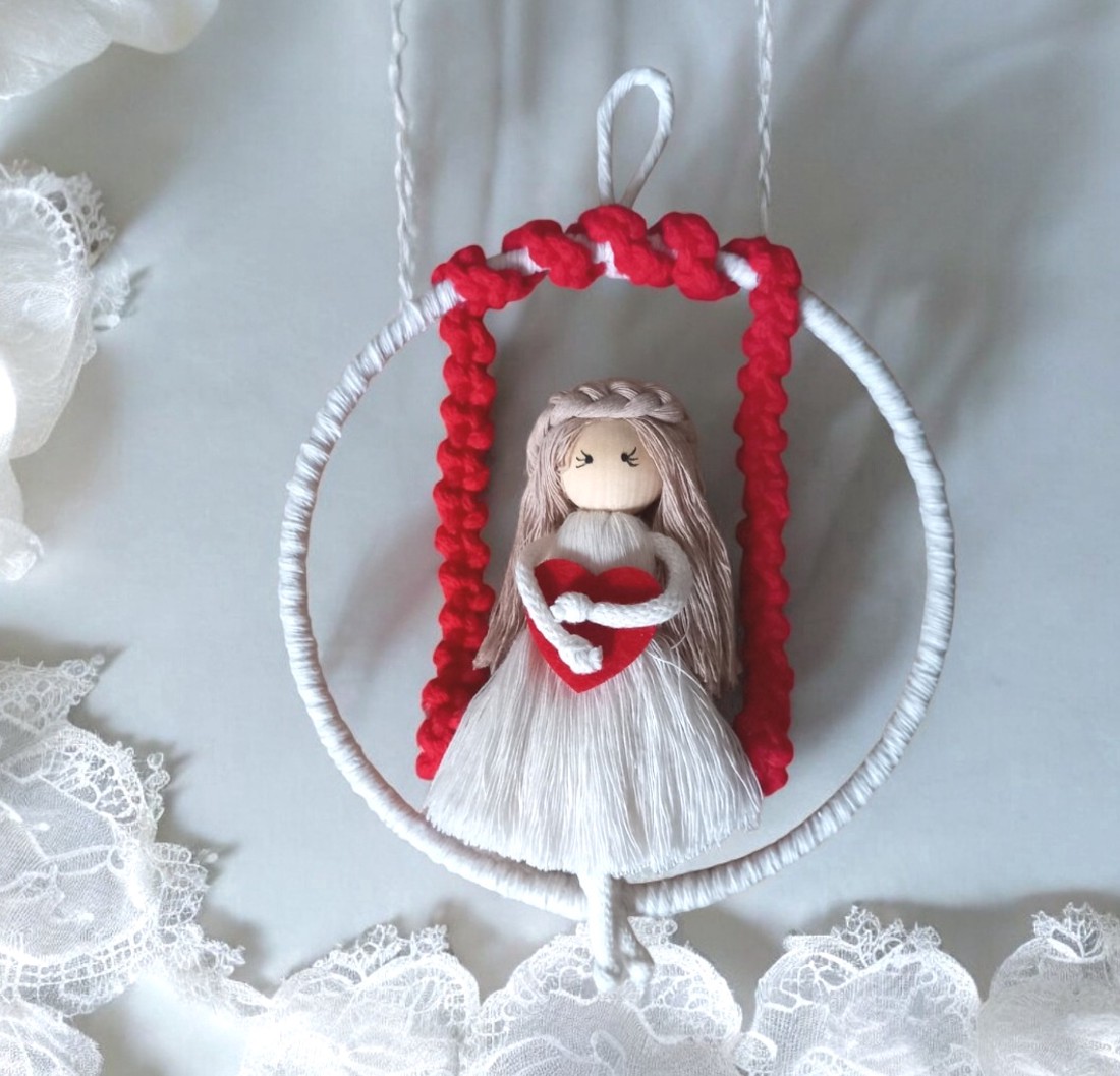 Decorațiune de perete din macramé roșu și alb  - casă & stil de viață - decorațiuni de casă - decorațiuni de pereți - decor de pereți, macrame - Artynos.ro