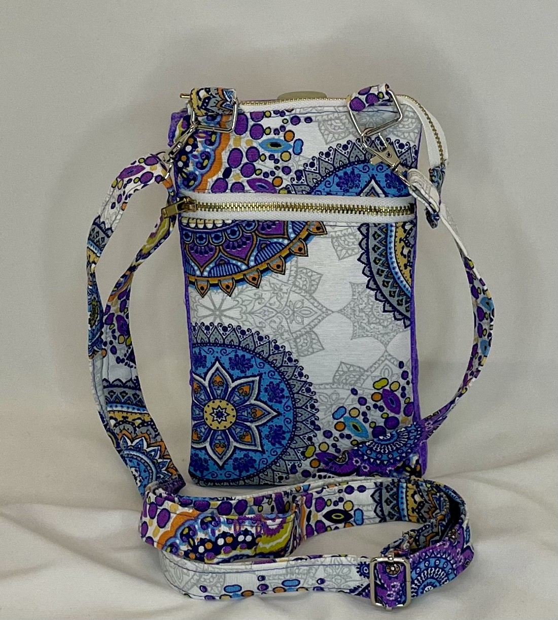Geantă de mână cu model mandala violet pentru femei - geantă și husă - genți de umăr și genți de mână - genți de umăr - Artynos.ro Geantă de mână cu model mandala violet pentru femei - geantă și husă - genți de umăr și genți de mână - genți de umăr - Artynos.ro