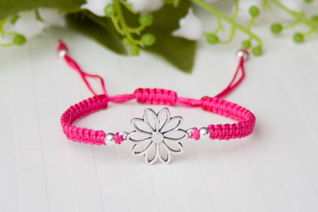 Brățară macramé împletită - Floare roz -  - Artynos.ro