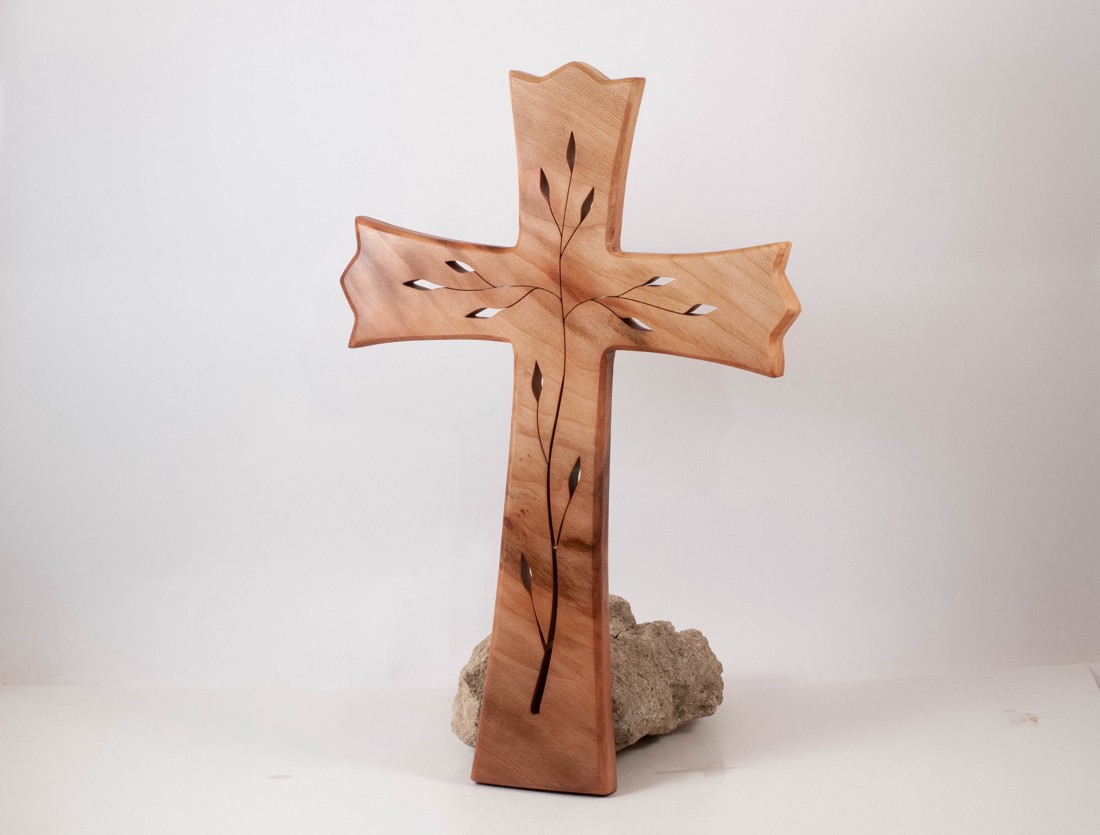 Cruce din lemn cu model, cruce de perete  -  - Artynos.ro