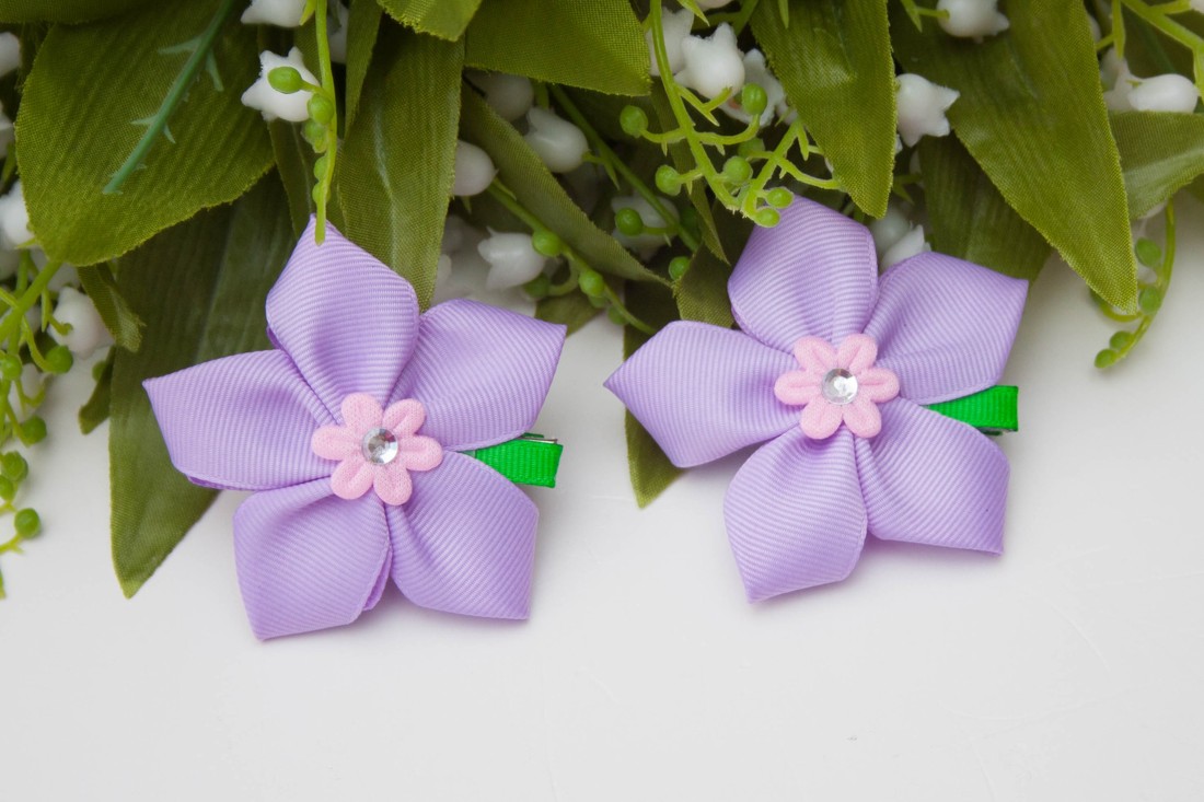 Clemă de păr în formă de floare - Lila deschis - îmbrăcăminte și modă - accesorii păr - clemă de păr și ac de păr - Artynos.ro