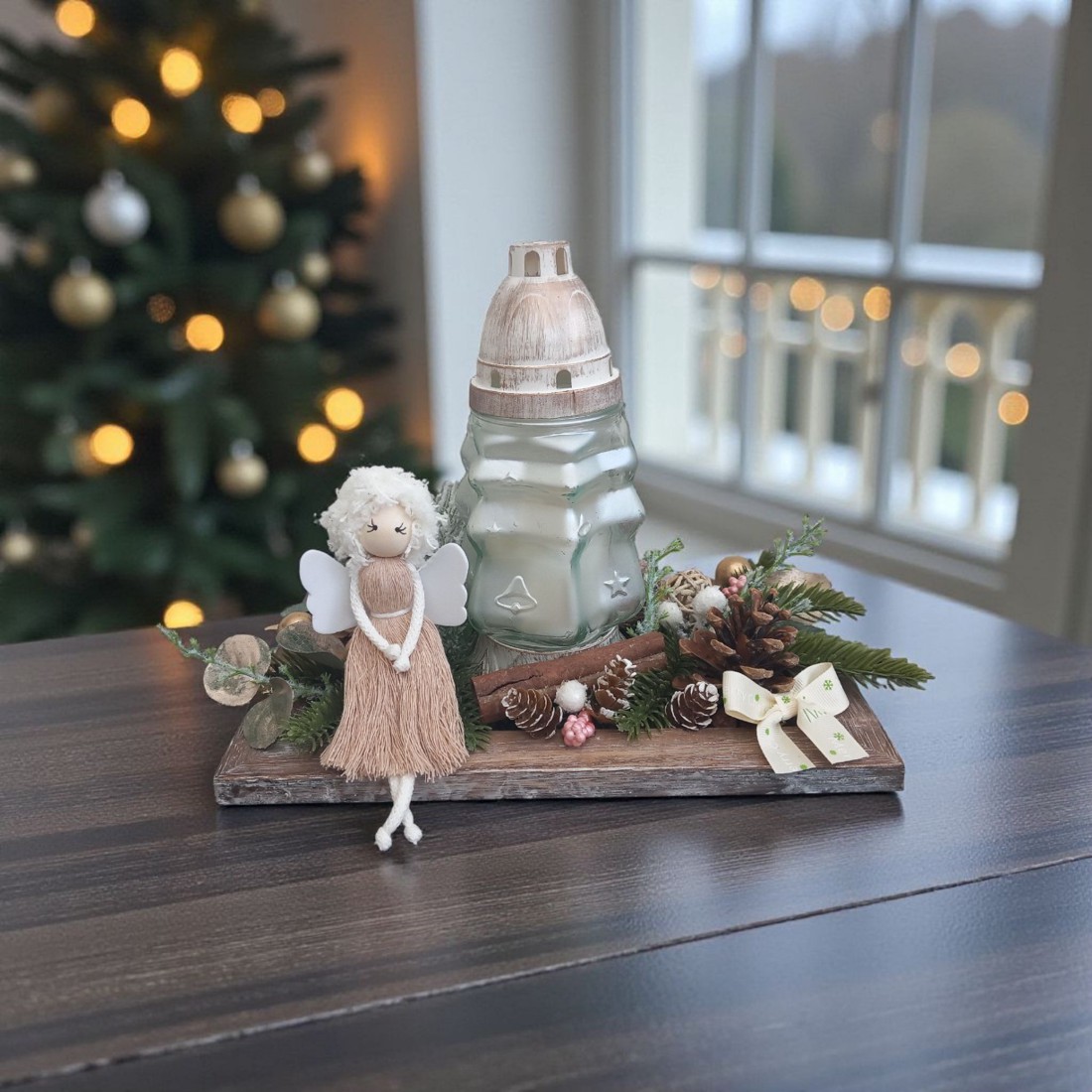 Piesă centrală de Crăciun în aer liber - macramé cu înger, lumânare și culori naturale cu sclipici auriu - crăciun - decorațiuni de crăciun de casă - decor pentru masă de crăciun - Artynos.ro