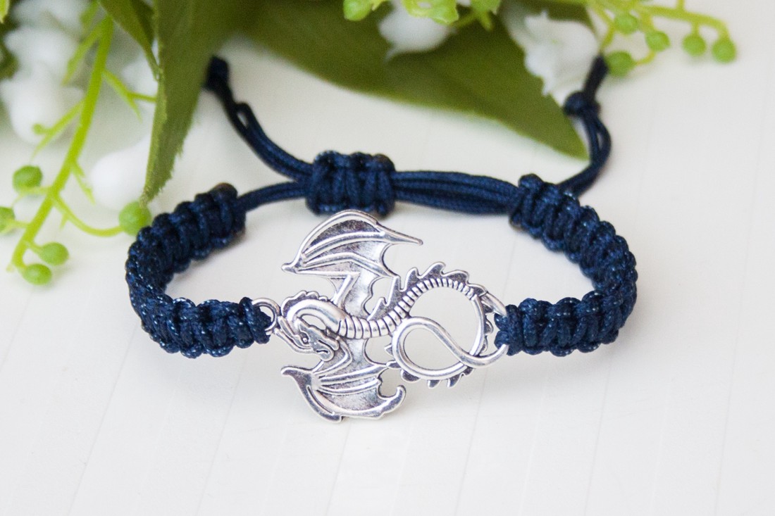 Brățară Makramé - Dragon albastru închis - - Artynos.ro Brățară Makramé - Dragon albastru închis - - Artynos.ro