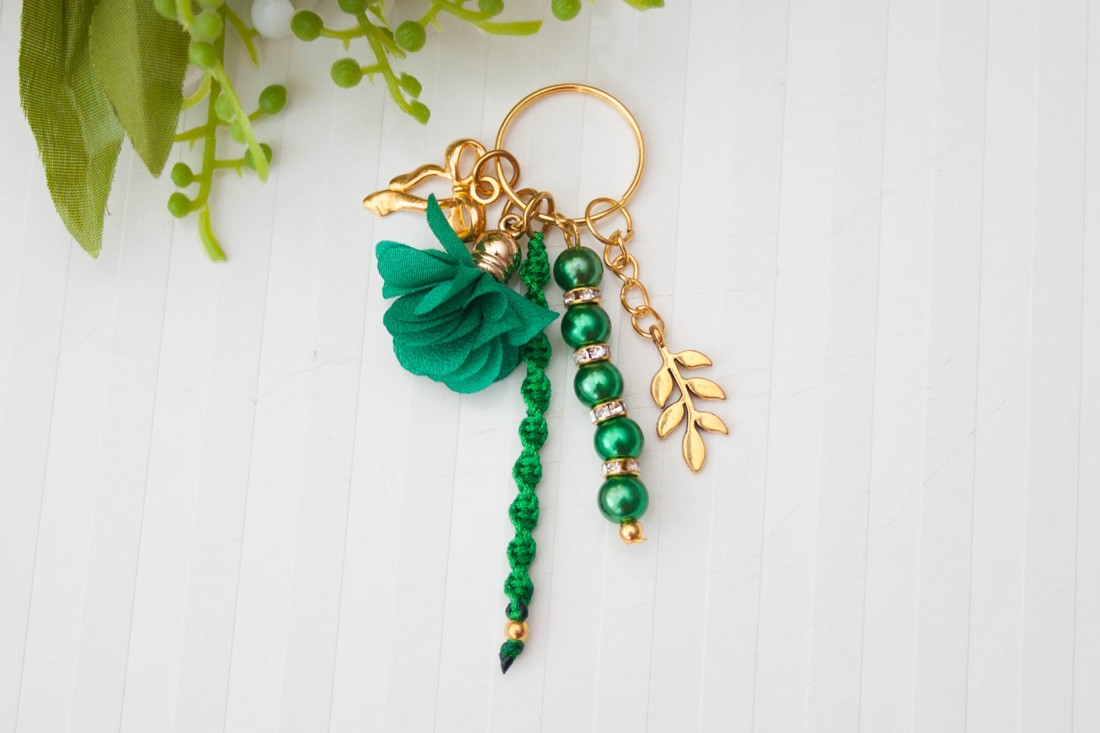 Breloc, ornament pentru geantă - Arc cu frunze și mărgele - Verde/galben - geantă și husă - accesorii genți - breloc - Artynos.ro