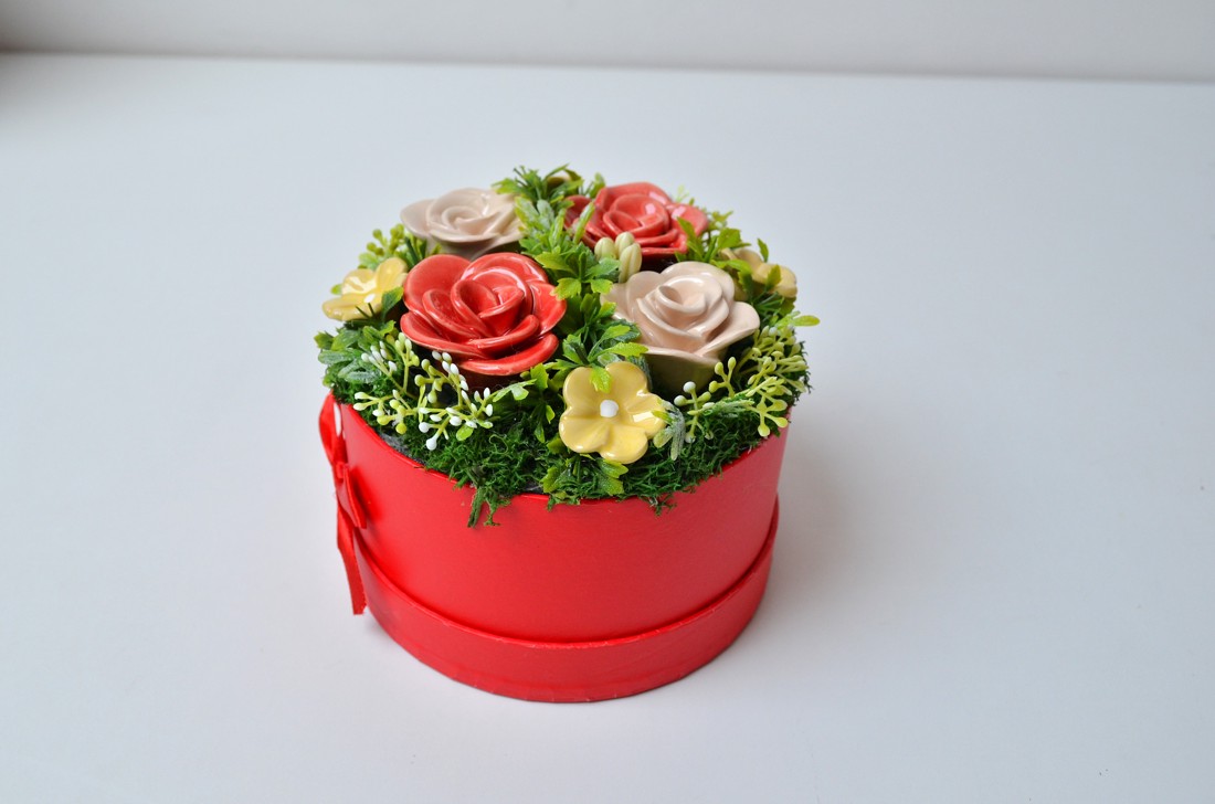 Cutii cu trandafiri, buchet de flori din ceramică, buchet de trandafiri -  - Artynos.ro