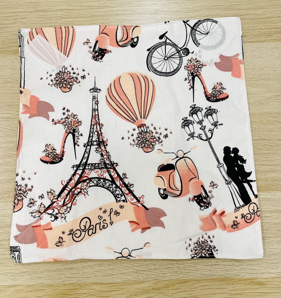 Paris re-salvetă -  - Artynos.ro