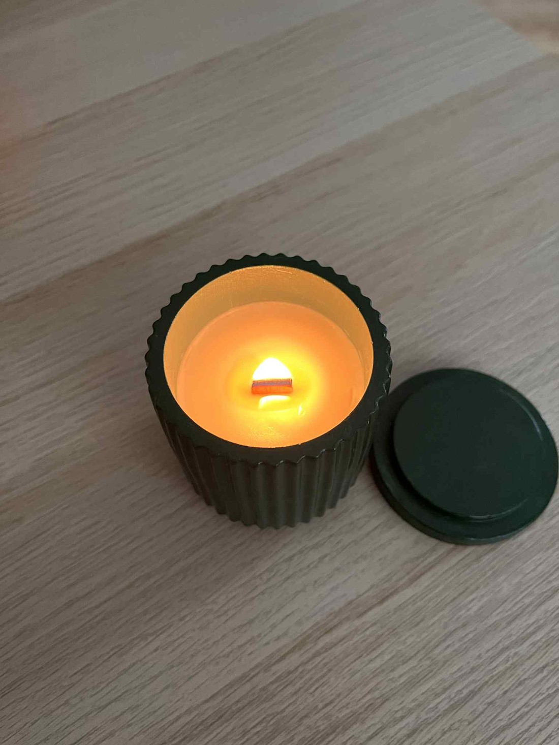 Lumânare parfumată din ceară de soia în borcan ceramic realizat manual cu capac - casă & stil de viață - lumânări, parfumuri, arome - lumânare - lumânări artizanale - Artynos.ro