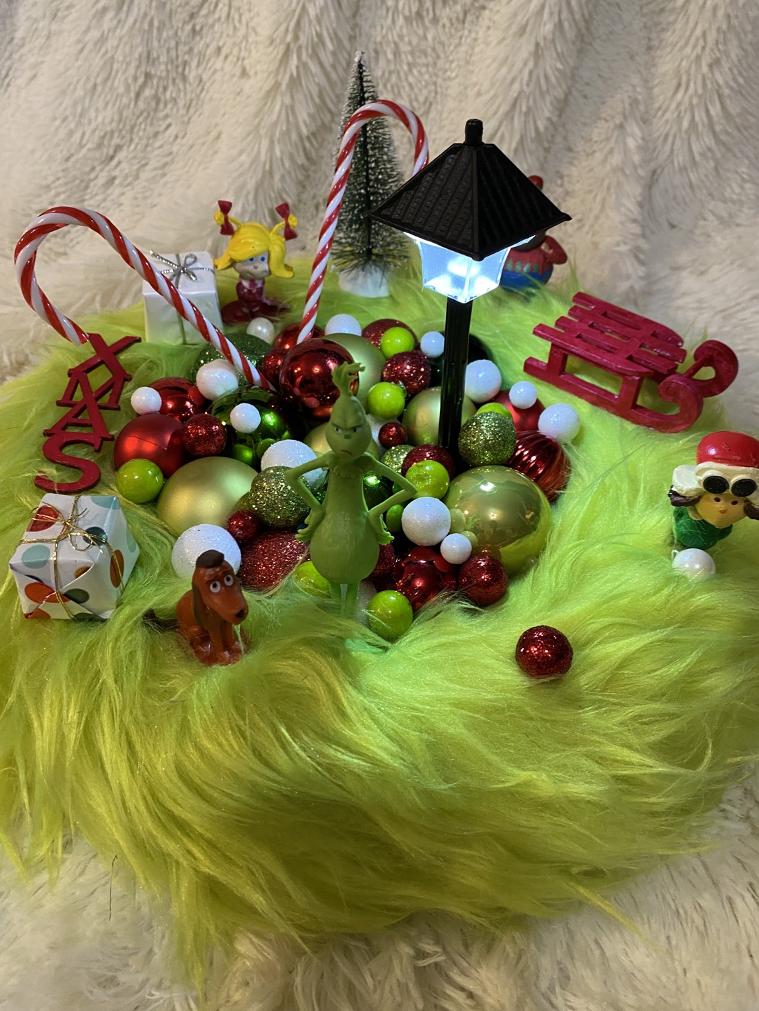 Coroană de tenis de masă Grinch Crăciun - - Artynos.ro Coroană de tenis de masă Grinch Crăciun - - Artynos.ro