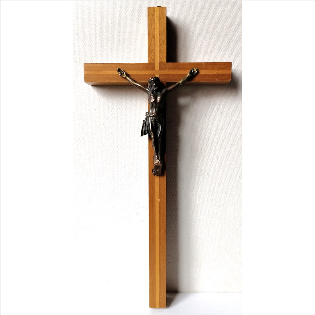 Frumoasă cruce incrustată cu crucifix din bronz - casă & stil de viață - accesorii religioase - cruce - Artynos.ro
