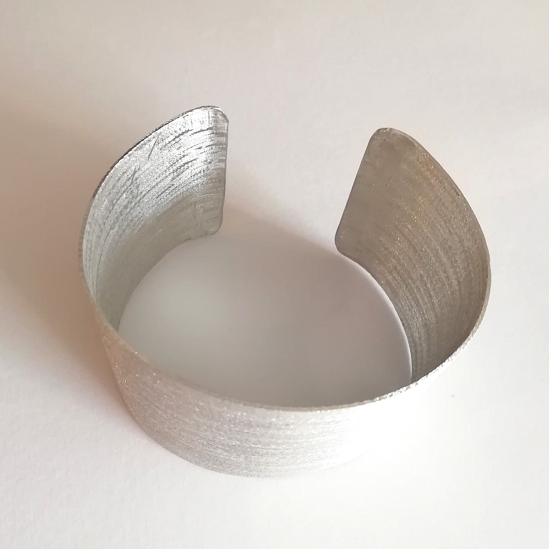 Brățară lustruită din aluminiu frumos lucios -  - Artynos.ro Brățară lustruită din aluminiu frumos lucios -  - Artynos.ro