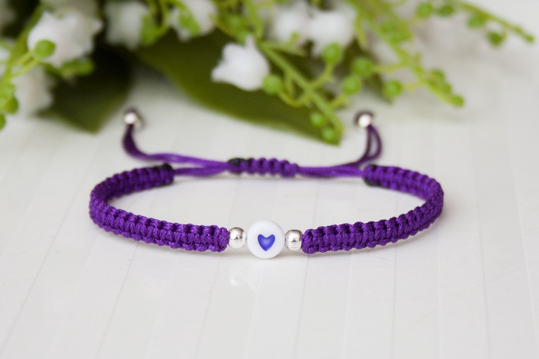 Brățară macramé împletită - Little hearts mov închis - - Artynos.ro Brățară macramé împletită - Little hearts mov închis - - Artynos.ro