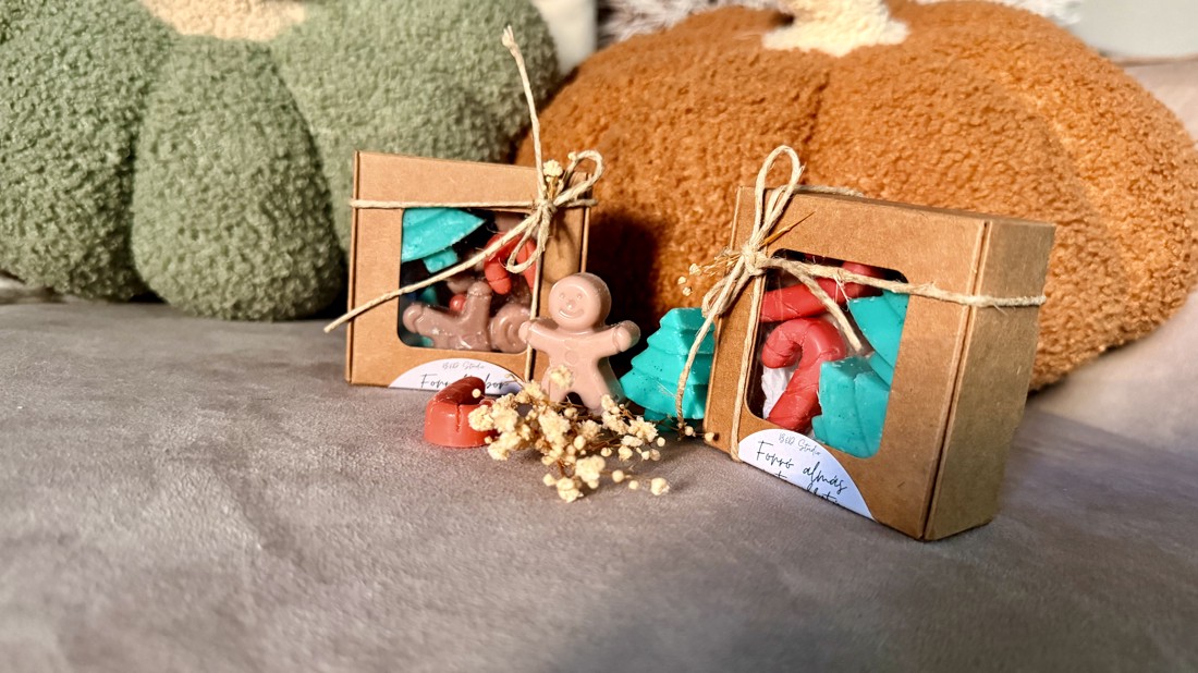 Ceară parfumată în formă de Crăciun din ceară de soia cu aromă de vin fiert sau plăcintă cu mere fierbinți - crăciun - decorațiuni de crăciun de casă - lumânări parfumate de crăciun - Artynos.ro