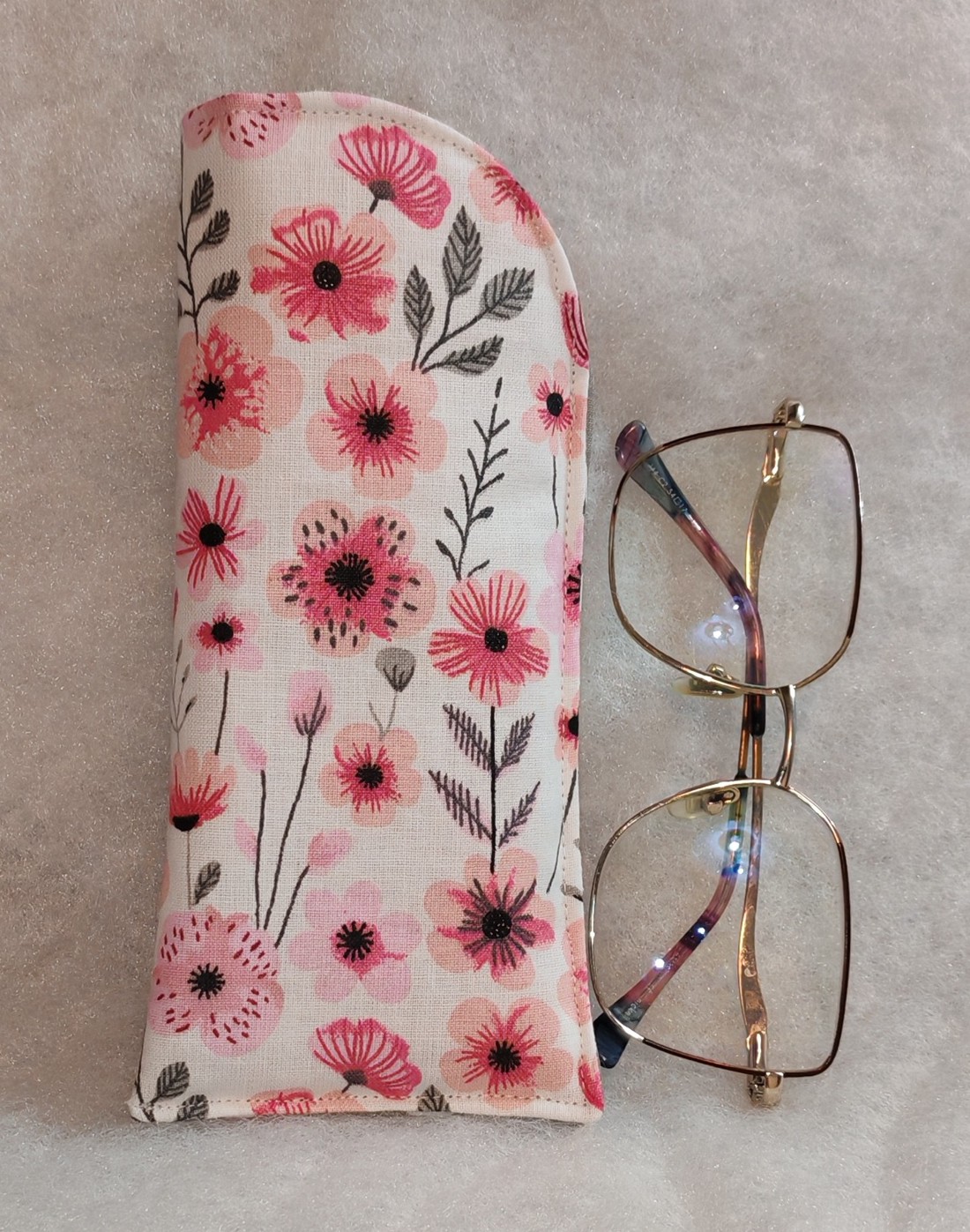 Husă pentru ochelari din material textil, căptușită, cu imprimeu floral roz -  - Artynos.ro