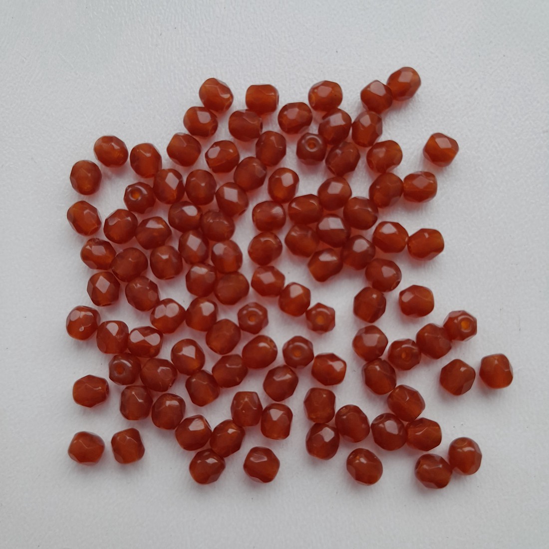Mărgele cehe din sticlă fațetată - 4mm - 100 buc / pachet - maro - - Artynos.ro Mărgele cehe din sticlă fațetată - 4mm - 100 buc / pachet - maro - - Artynos.ro