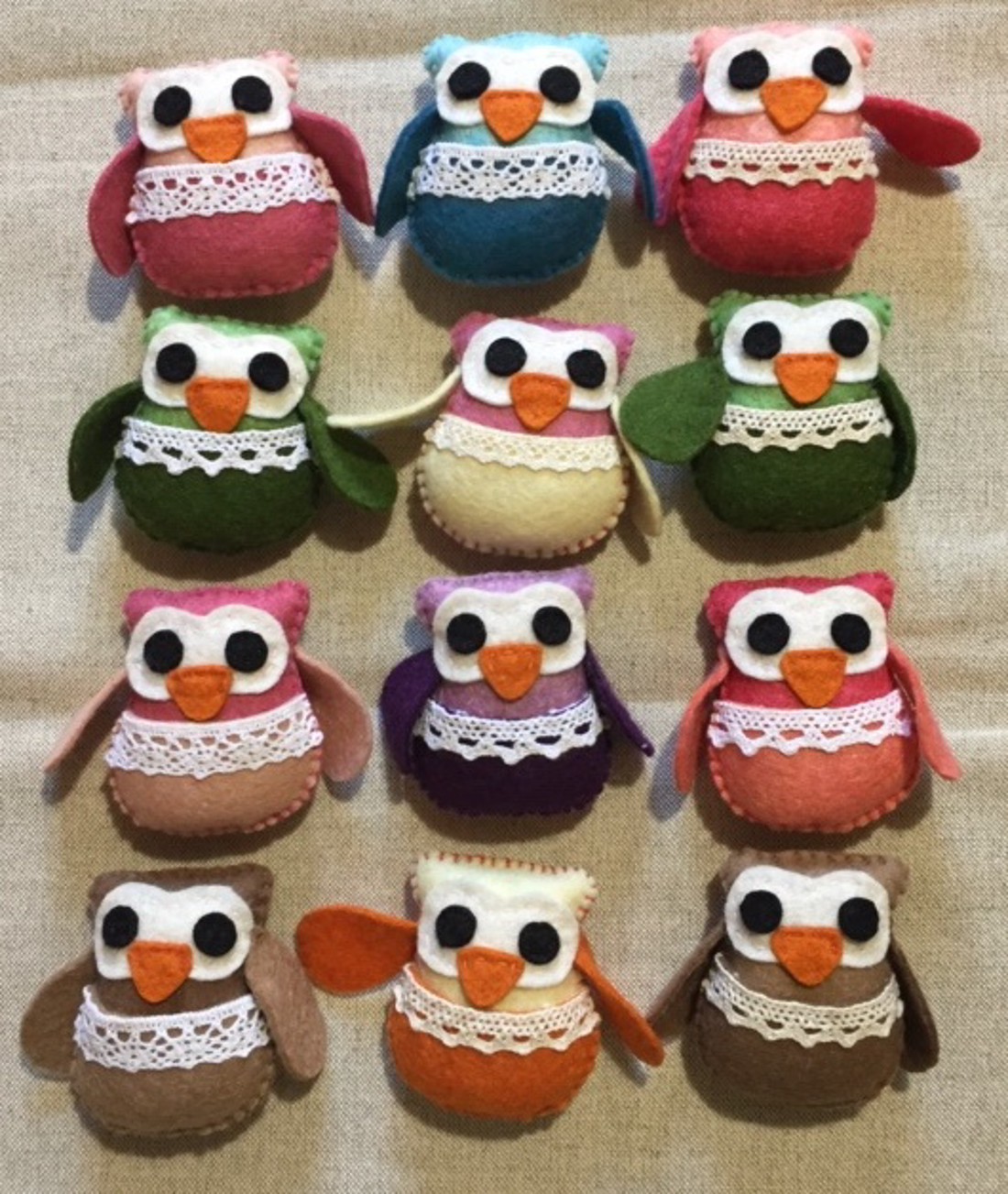 Prieteni bufniță din pâslă de lână (12pcs) - - Artynos.ro Prieteni bufniță din pâslă de lână (12pcs) - - Artynos.ro