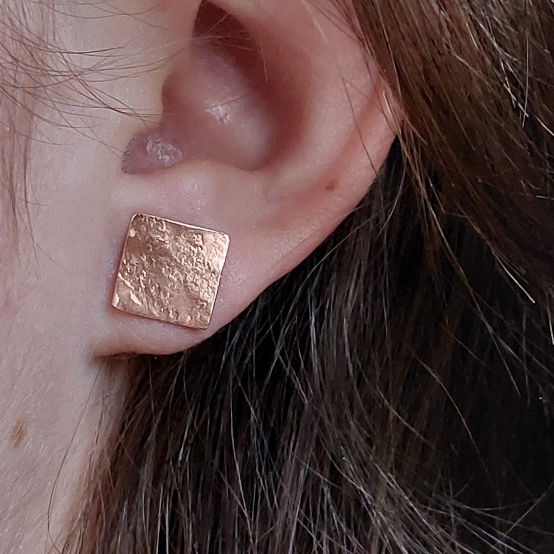 Cercei mini pătrați minimaliști din cupru -  - Artynos.ro Cercei mini pătrați minimaliști din cupru -  - Artynos.ro