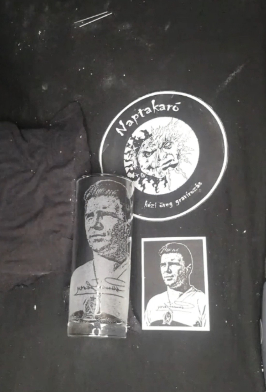 Portretul lui Puskás � Pahar de sticlă gravat manual  -  - Artynos.ro