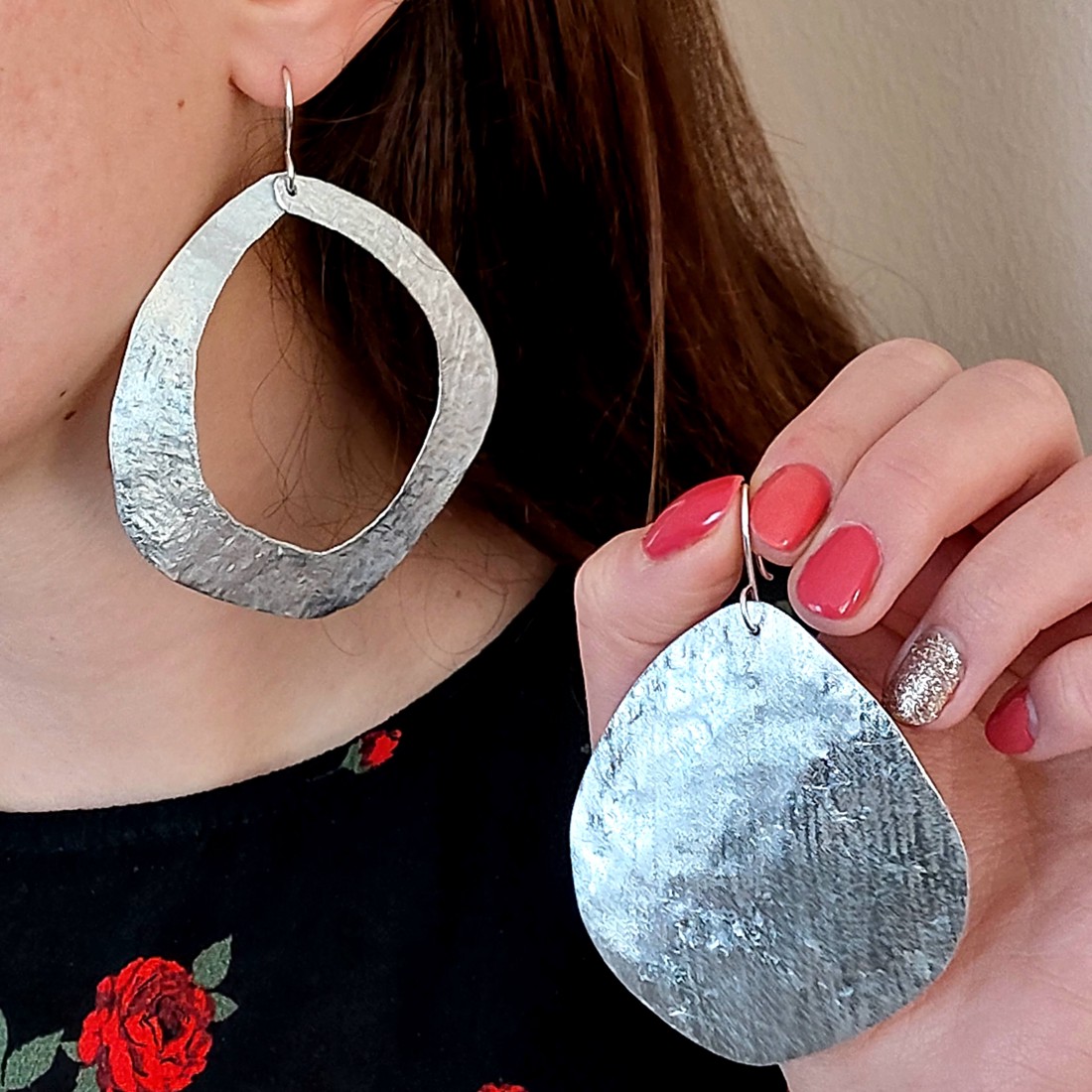 Cercei asimetrici minimali din aluminiu - bijuterii - seturi de bijuterii - Artynos.ro Cercei asimetrici minimali din aluminiu - bijuterii - seturi de bijuterii - Artynos.ro