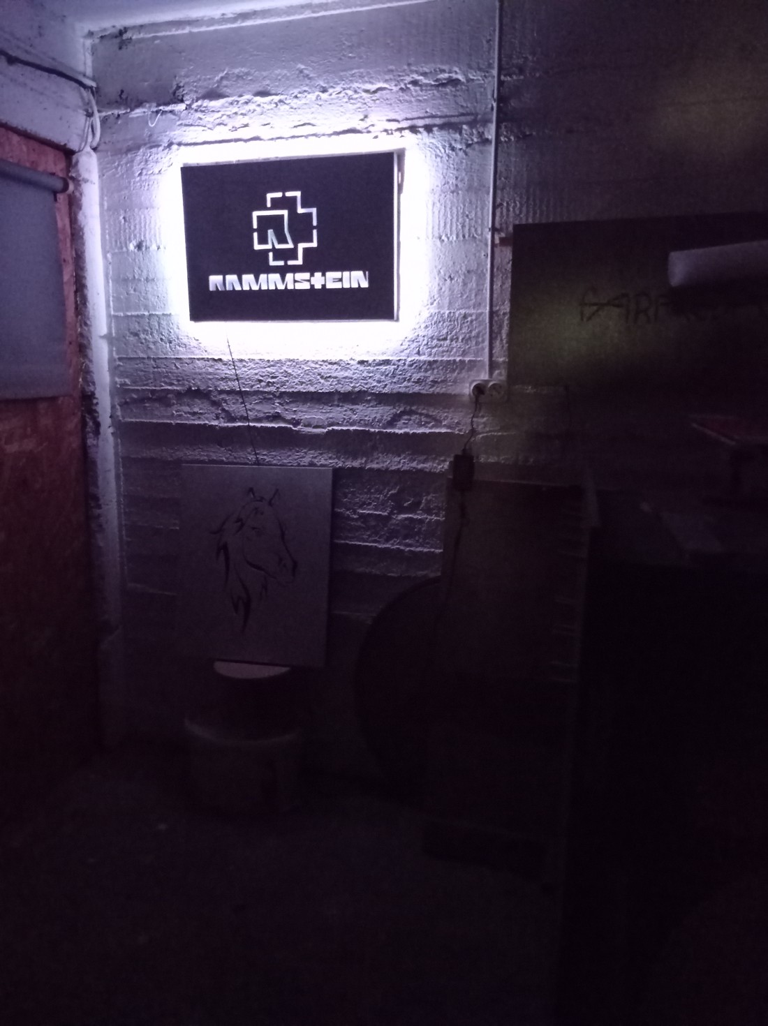 Rammstein - pictură murală iluminată - - Artynos.ro Rammstein - pictură murală iluminată - - Artynos.ro