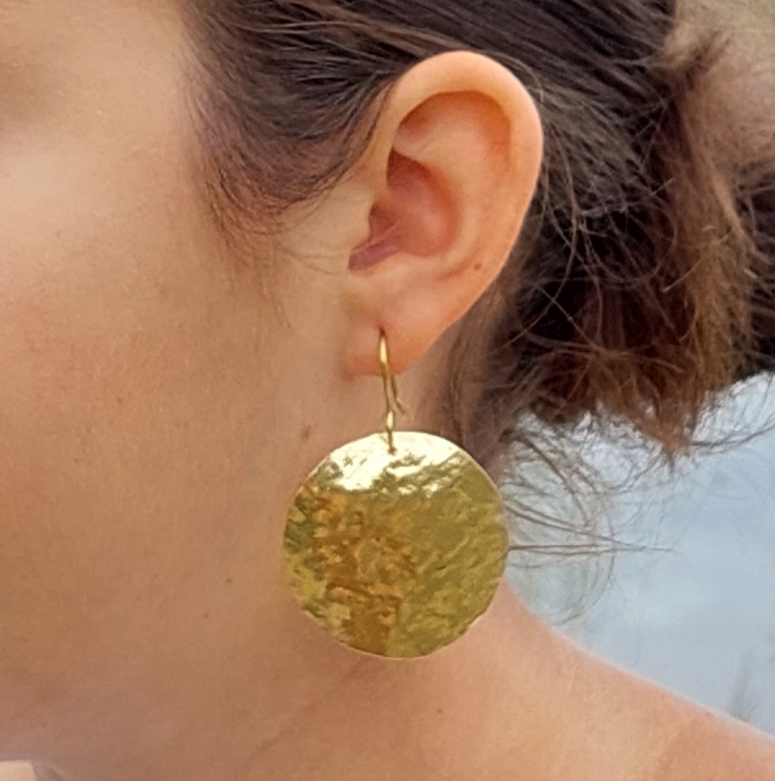 Cercei rotunzi, convexi, din alamă - bijuterii - cercei hoops - Artynos.ro Cercei rotunzi, convexi, din alamă - bijuterii - cercei hoops - Artynos.ro