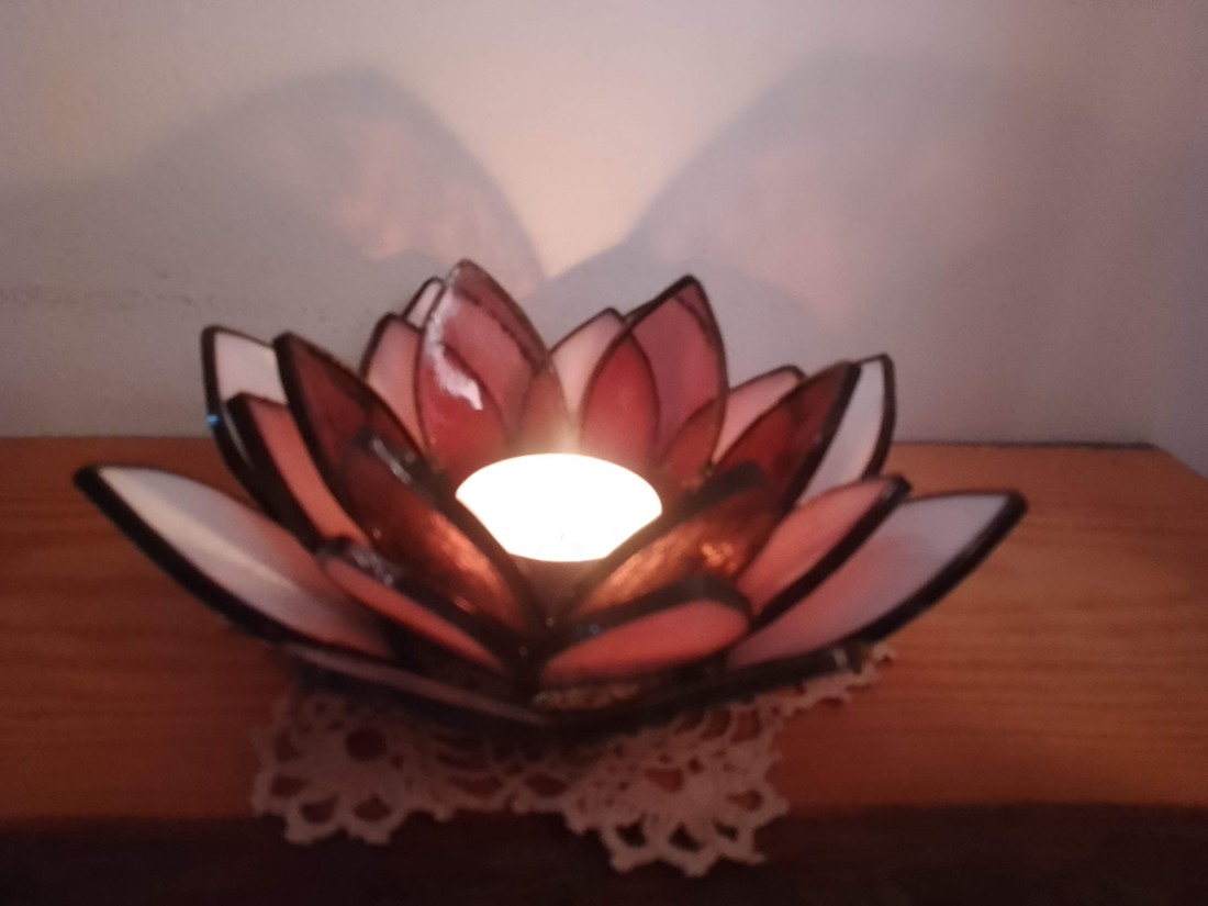 Suport pentru lumânare Tiffany în formă de floare de LOTUS, cadou spiritual. - casă & stil de viață - lumânări, parfumuri, arome - suport lumânări - Artynos.ro Suport pentru lumânare Tiffany în formă de floare de LOTUS, cadou spiritual. - casă & stil de viață - lumânări, parfumuri, arome - suport lumânări - Artynos.ro