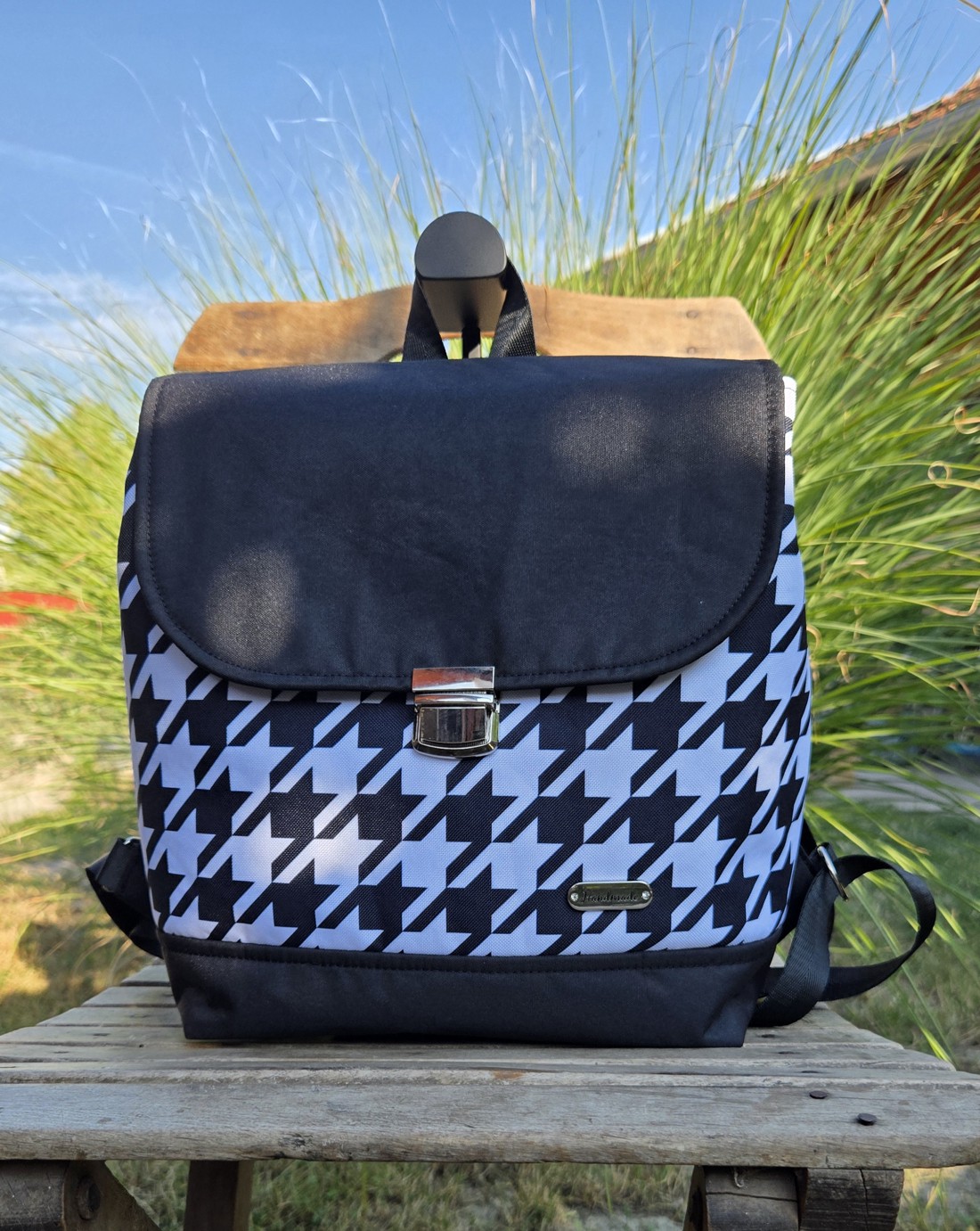Rucsac cu model picior de găină  -  - Artynos.ro