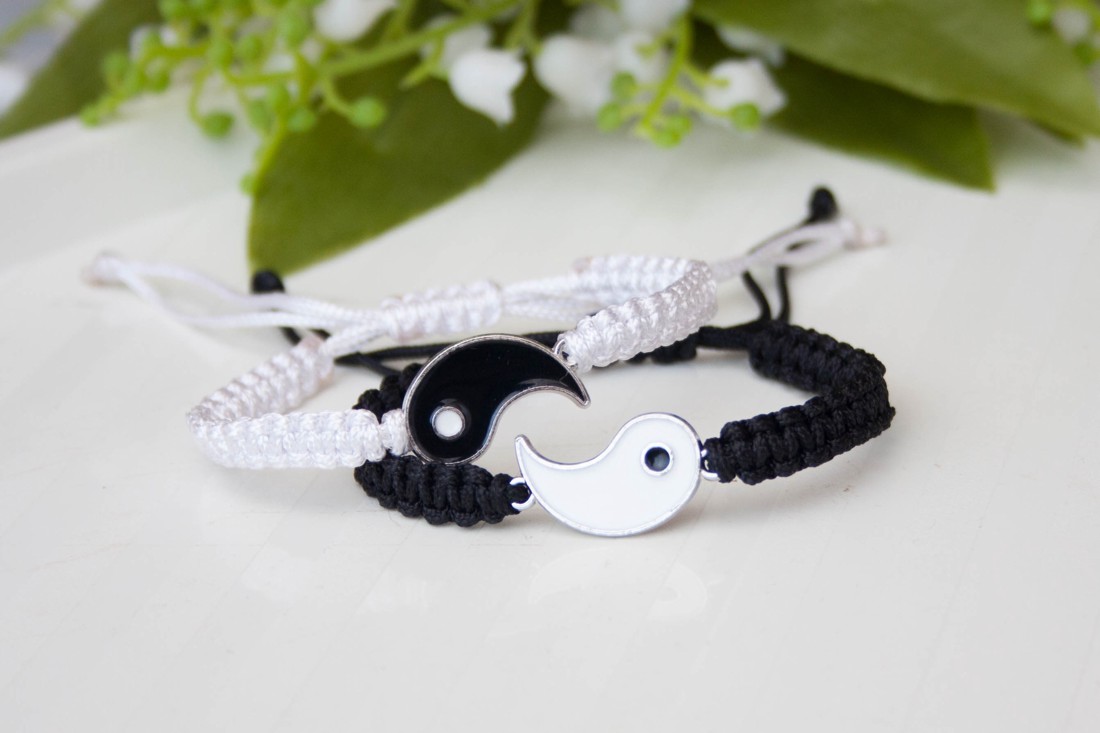 Brățări pereche pentru cupluri și prieteni, brățări împletite în stil macrame � Yin și Yang, negru/alb -  - Artynos.ro