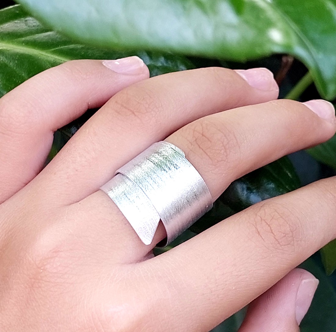 Inel din aluminiu argintiu cu un design curat -  - Artynos.ro Inel din aluminiu argintiu cu un design curat -  - Artynos.ro