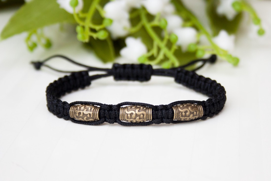 Brățară macramé împletită - Mărgele negru - - Artynos.ro Brățară macramé împletită - Mărgele negru - - Artynos.ro