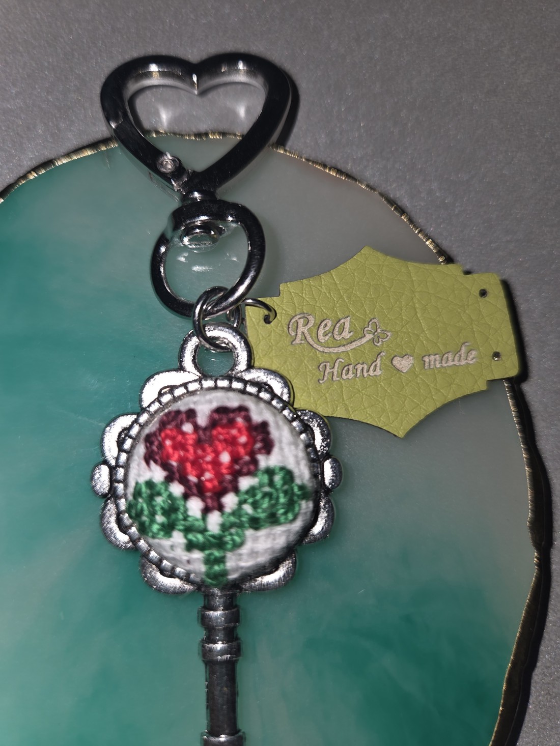 Breloc în formă de inimă - genți și portofele - accesorii genți - breloc - Artynos.ro