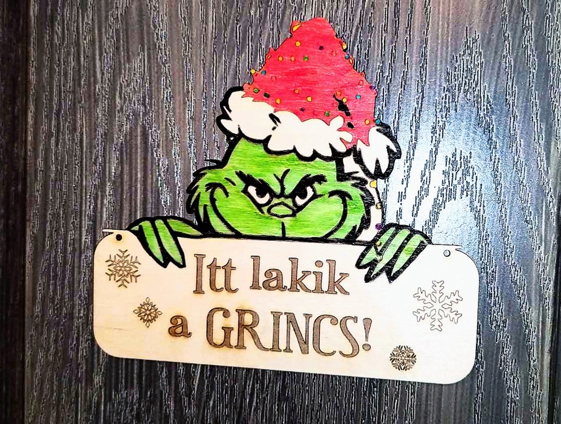 Ciocănitoare unică Grinch din lemn cu orice inscripție - - Artynos.ro Ciocănitoare unică Grinch din lemn cu orice inscripție - - Artynos.ro