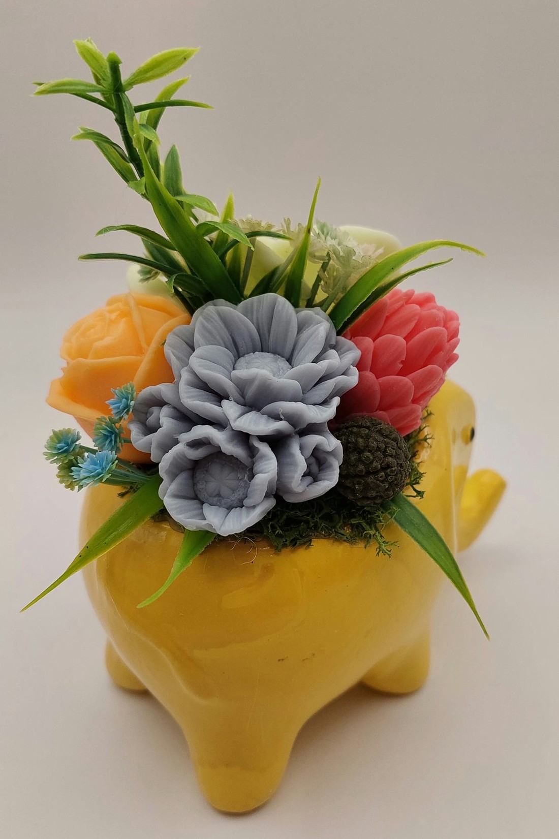 Elefant ceramic cu flori de săpun -  - Artynos.ro