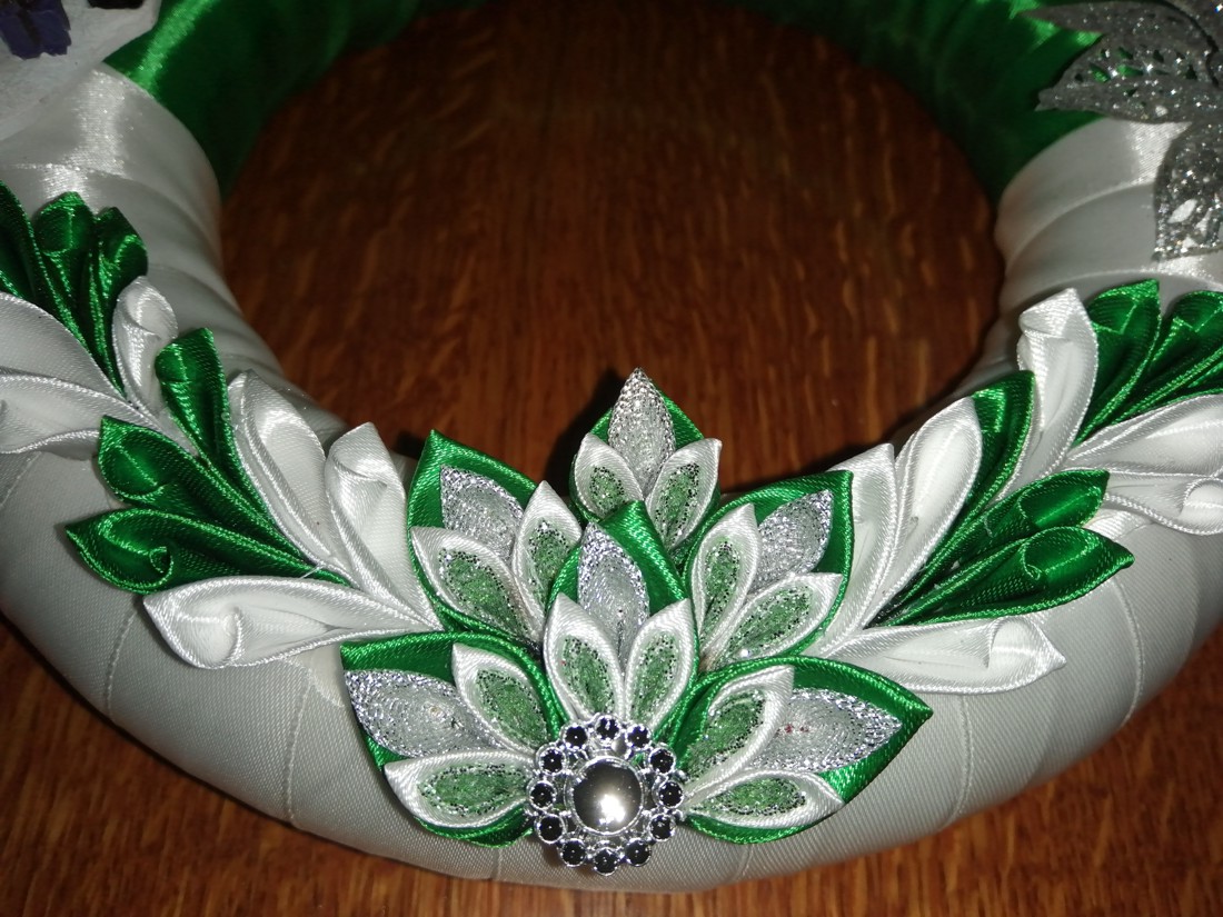 Coroană de Advent cu decorațiuni verzi - crăciun - decorațiuni de advent - coroniță advent - Artynos.ro