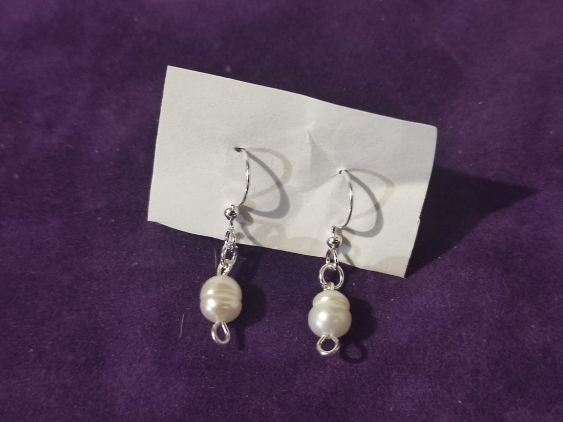 Cercei cu perle de cultura in cupru placat cu argint. - accesorii nuntă - accesorii și cadouri de burlecițe - Artynos.ro Cercei cu perle de cultura in cupru placat cu argint. - accesorii nuntă - accesorii și cadouri de burlecițe - Artynos.ro