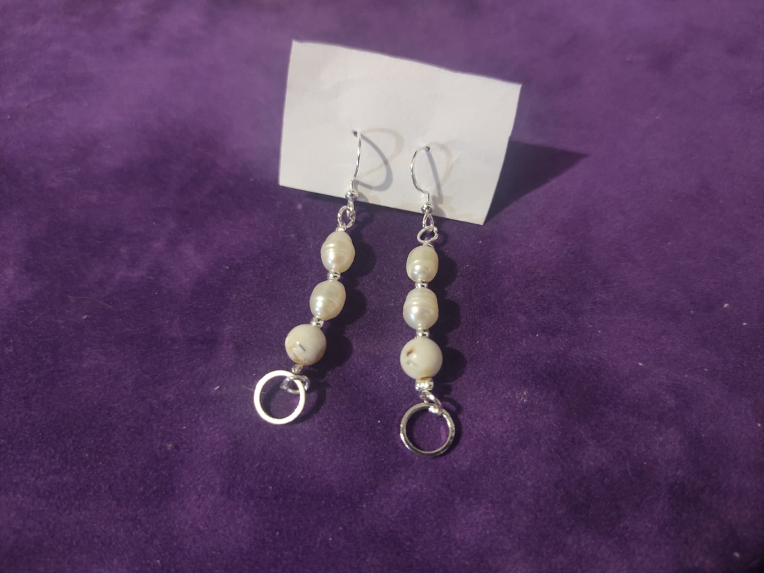 Cercei cu perle de cultura si piatra onix alb. - accesorii nuntă - amintiri și cadouri de nuntă - cadou nuntă - cutie de nuntă - Artynos.ro Cercei cu perle de cultura si piatra onix alb. - accesorii nuntă - amintiri și cadouri de nuntă - cadou nuntă - cutie de nuntă - Artynos.ro