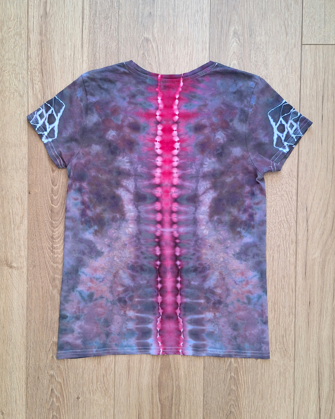 Obsidian Mandala - Tricou vopsit manual, unicat - îmbrăcăminte și modă - haine damă - tricou și top de damă - Artynos.ro