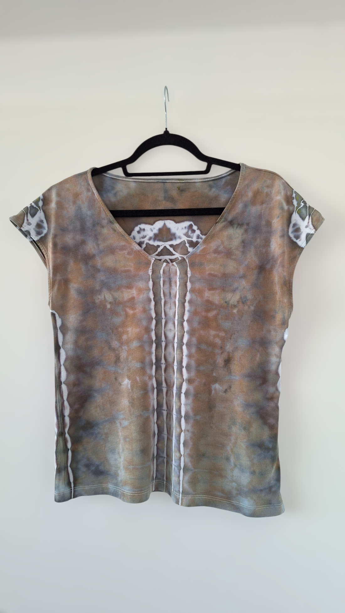 Olive Bloom - Tricou modal vopsit manual, unicat - îmbrăcăminte și modă - haine damă - tricou și top de damă - Artynos.ro