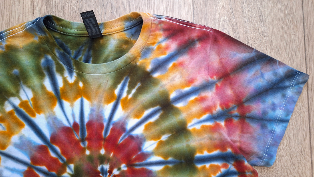 Earth Core - Tricou colorat vopsit manual, unicat - îmbrăcăminte și modă - haine damă - tricou și top de damă - Artynos.ro