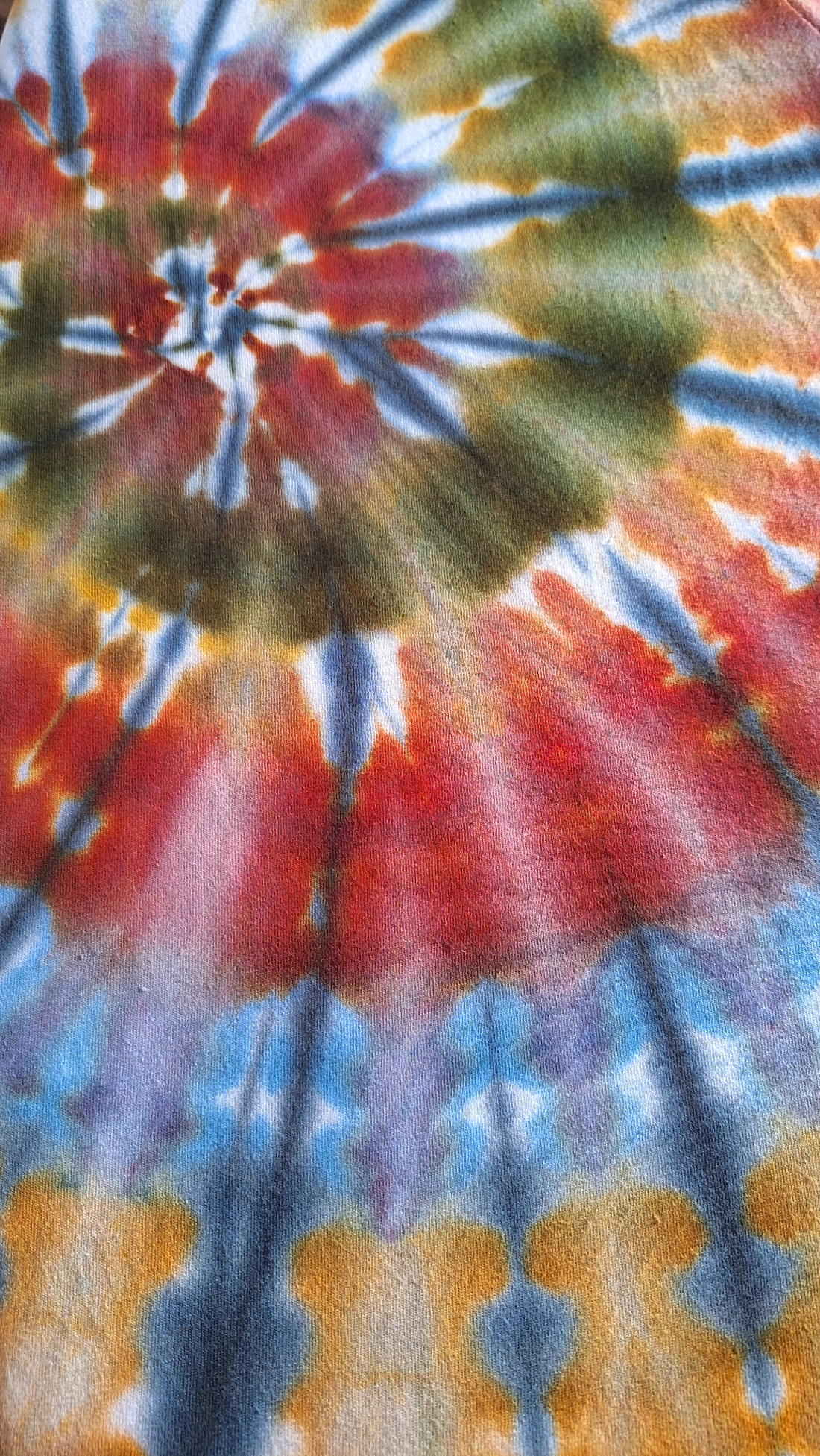 Earth Core - Tricou colorat vopsit manual, unicat - îmbrăcăminte și modă - haine damă - tricou și top de damă - Artynos.ro