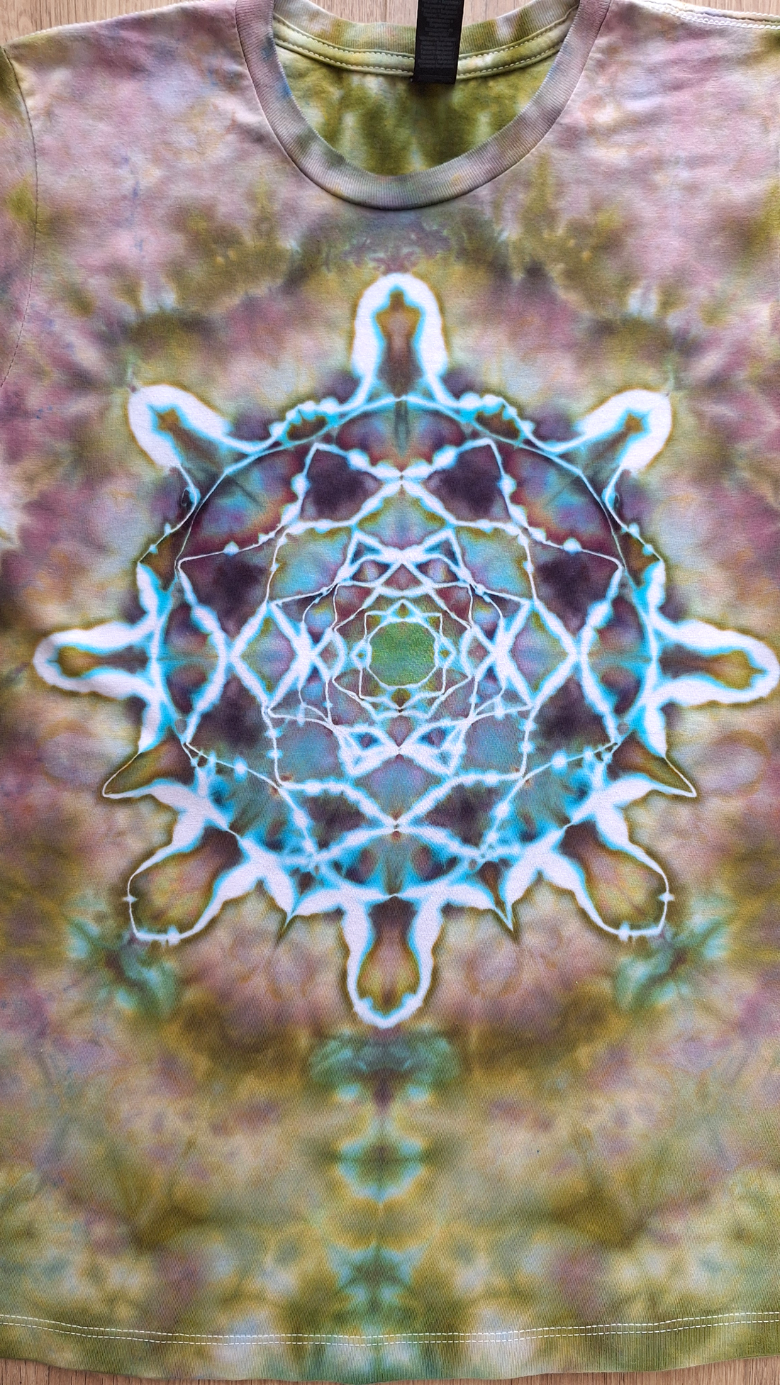 Celestial Compass - Tricou mandala hippie unicat - îmbrăcăminte și modă - haine damă - tricou și top de damă - Artynos.ro