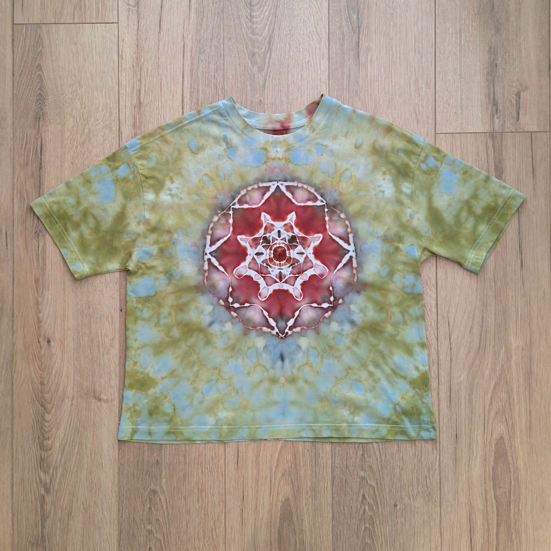 Tulip Mandala - Tricou model primavară cu lalea - îmbrăcăminte și modă - haine damă - tricou și top de damă - Artynos.ro