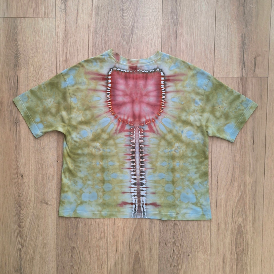 Tulip Mandala - Tricou model primavară cu lalea - îmbrăcăminte și modă - haine damă - tricou și top de damă - Artynos.ro