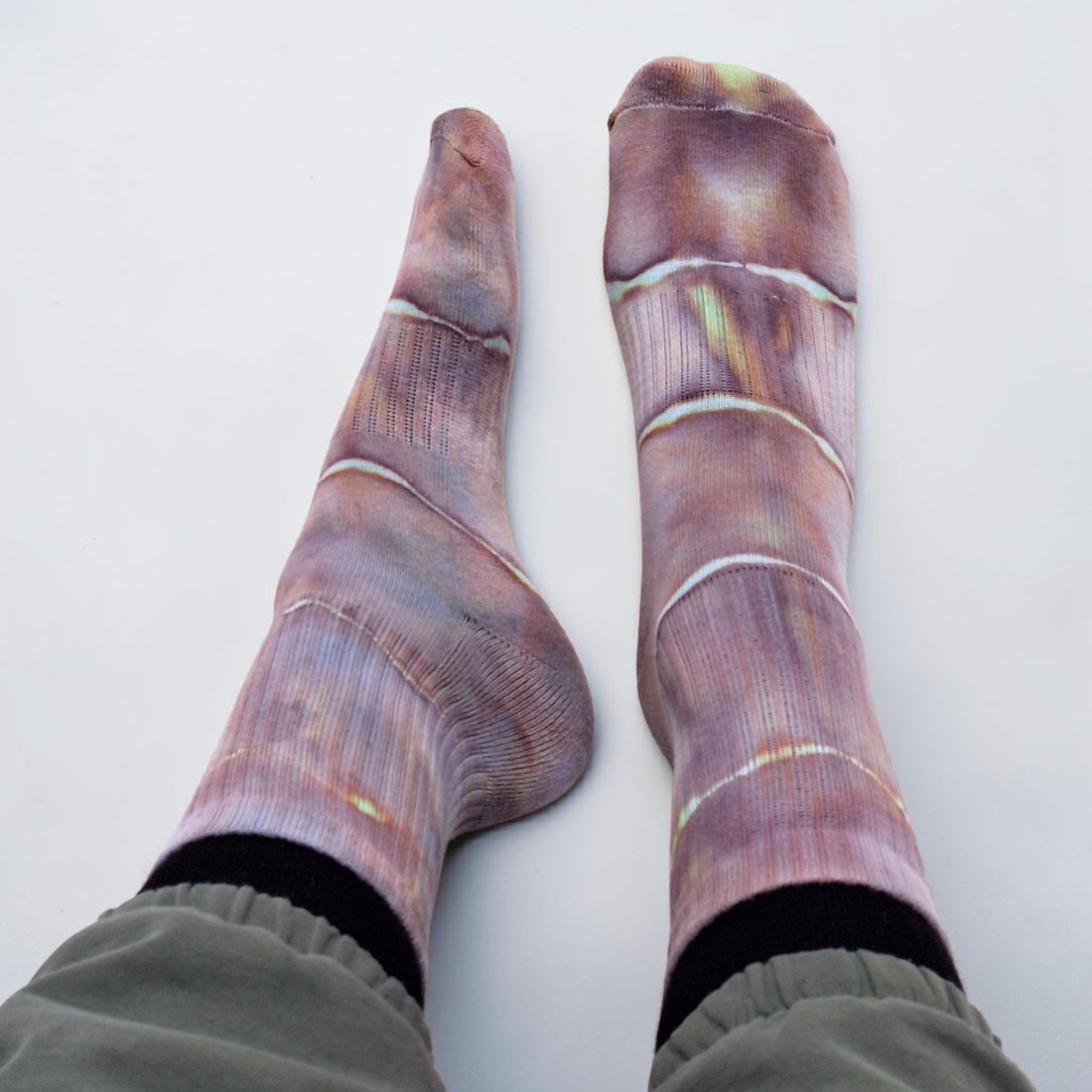 Șosete colorate flaușate vopsite manual unicat - îmbrăcăminte și modă - pantofi, papuci, șosete - șosete, șosete de genunchi - Artynos.ro
